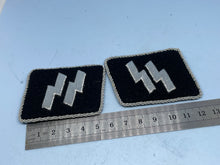 Load image into Gallery viewer, Pair of WW2 German SS Collar Badges
