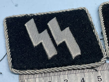 Lade das Bild in den Galerie-Viewer, Pair of WW2 German SS Collar Badges
