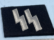 Load image into Gallery viewer, Pair of WW2 German SS Collar Badges
