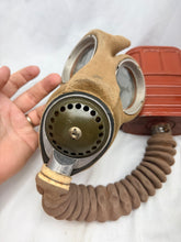 Lade das Bild in den Galerie-Viewer, Original WW2 British Army GSR Gas Mask General Service Respirator
