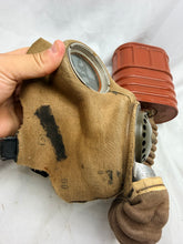 Lade das Bild in den Galerie-Viewer, Original WW2 British Army GSR Gas Mask General Service Respirator

