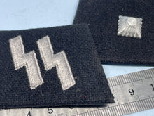 Load image into Gallery viewer, Pair of WW2 German SS Collar Badges
