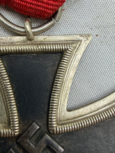 Charger l'image dans la galerie, Original WW2 German Army Iron Cross Medal with Ribbon
