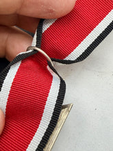 Charger l'image dans la galerie, Original WW2 German Army Iron Cross Medal with Ribbon
