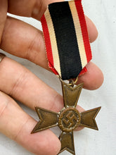 Charger l'image dans la galerie, Original WW2 German Army War Merit Cross
