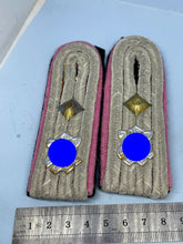 Lade das Bild in den Galerie-Viewer, Pair of WW2 German SS LAH Shoulder Boards / Epaulettes
