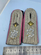 Lade das Bild in den Galerie-Viewer, Pair of WW2 German SS LAH Shoulder Boards / Epaulettes
