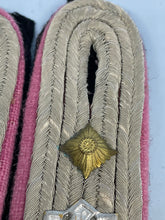Lade das Bild in den Galerie-Viewer, Pair of WW2 German SS LAH Shoulder Boards / Epaulettes
