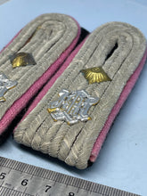 Lade das Bild in den Galerie-Viewer, Pair of WW2 German SS LAH Shoulder Boards / Epaulettes
