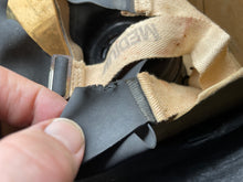 Charger l&#39;image dans la galerie, Original WW2 Civilian British Home Front Gas Mask in Cardboard Box with Cover
