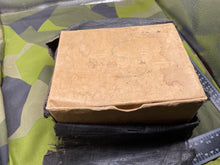 Charger l&#39;image dans la galerie, Original WW2 Civilian British Home Front Gas Mask in Cardboard Box with Cover
