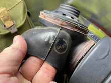 Charger l&#39;image dans la galerie, Original WW2 British Army Assault Gas Mask Set 1944
