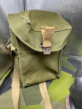 Charger l&#39;image dans la galerie, Original WW2 British Army Assault Gas Mask Set 1944
