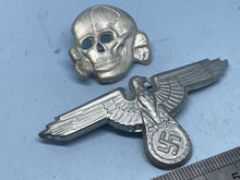 Charger l'image dans la galerie, Pair of WW2 German SS Cap Badges

