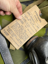 Charger l&#39;image dans la galerie, Original WW2 British Army Assault Gas Mask Set 1944
