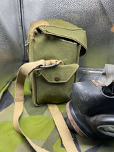 Charger l&#39;image dans la galerie, Original WW2 British Army Assault Gas Mask Set 1944

