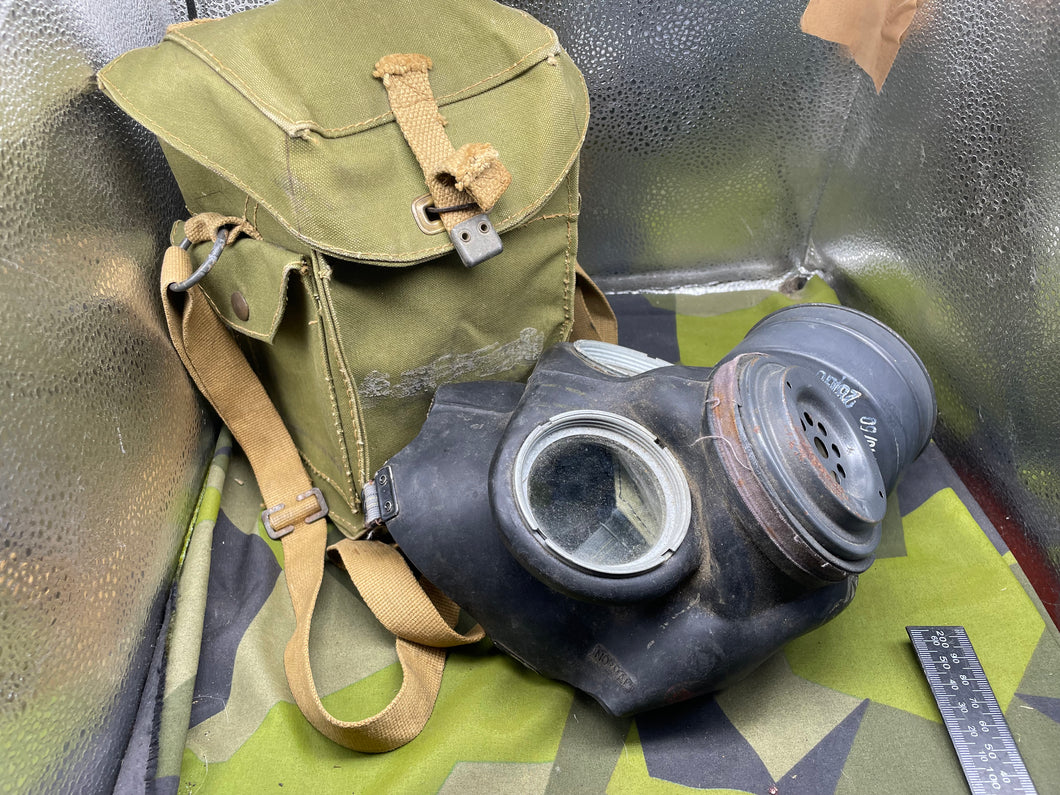 Original WW2 British Army Assault Gas Mask Set - 1944 Dated