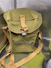 Charger l&#39;image dans la galerie, Original WW2 British Army Assault Gas Mask Set - 1944 Dated
