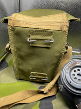 Charger l&#39;image dans la galerie, Original WW2 British Army Assault Gas Mask Set - 1944 Dated
