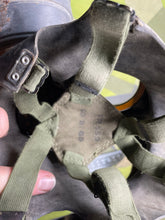 Charger l&#39;image dans la galerie, Original WW2 British Army Assault Gas Mask Set
