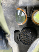 Charger l&#39;image dans la galerie, Original WW2 British Army Assault Gas Mask Set
