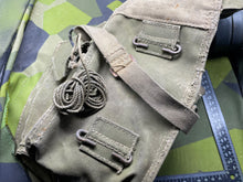 Charger l&#39;image dans la galerie, Original WW2 British Army Assault Gas Mask Set
