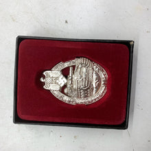 Charger l&#39;image dans la galerie, WW2 German Panzer Assault Badge Award in Box
