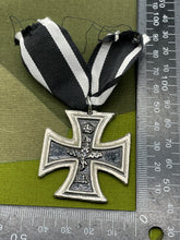Charger l&#39;image dans la galerie, WW1 Imperial German Iron Cross with Ribbon - Reproduction
