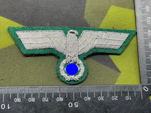 Lade das Bild in den Galerie-Viewer, WW2 German Army Officer&#39;s Breast Eagle
