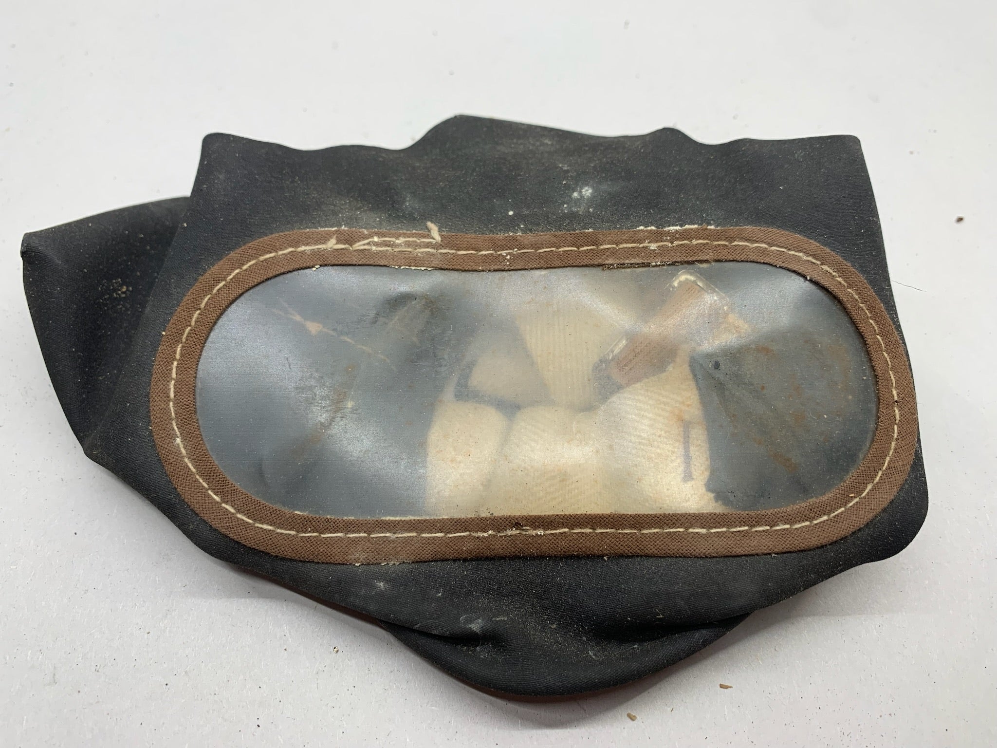 WW2 British Home Front Civilian Gas Mask in Box - The Militaria Shop