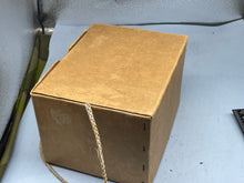 Charger l&#39;image dans la galerie, WW2 British Home Front Civilian Pattern Gas Mask in Box
