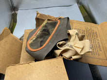 Charger l&#39;image dans la galerie, WW2 British Home Front Civilian Pattern Gas Mask in Box
