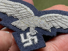 Charger l&#39;image dans la galerie, WW2 German Luftwaffe Officer&#39;s Breast Eagle
