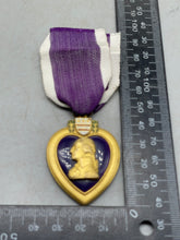 Load image into Gallery viewer, Original WW2 US Army Purple Heart Medal - in Great Condition - The Militaria Shop
