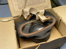Charger l&#39;image dans la galerie, WW2 British Home Front Civilian Pattern Gas Mask in Box

