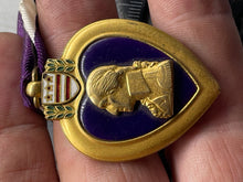 Load image into Gallery viewer, Original WW2 US Army Purple Heart Medal - in Great Condition - The Militaria Shop

