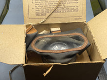 Charger l&#39;image dans la galerie, WW2 British Home Front Civilian Pattern Gas Mask in Box
