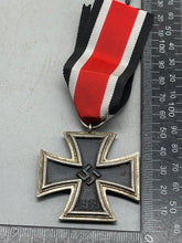 Charger l'image dans la galerie, Original WW2 German Iron Cross 2nd Class with Ribbon - The Militaria Shop

