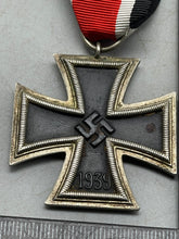 Charger l'image dans la galerie, Original WW2 German Iron Cross 2nd Class with Ribbon - The Militaria Shop
