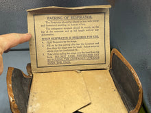 Charger l&#39;image dans la galerie, WW2 British Home Front Civilian Pattern Gas Mask in Box with Cover
