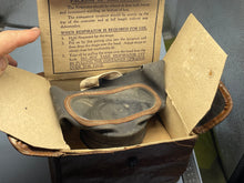 Charger l&#39;image dans la galerie, WW2 British Home Front Civilian Pattern Gas Mask in Box with Cover
