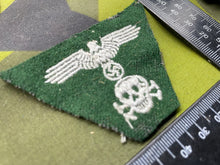 Lade das Bild in den Galerie-Viewer, WW2 German SS M43 Cap Badge
