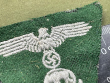 Lade das Bild in den Galerie-Viewer, WW2 German SS M43 Cap Badge
