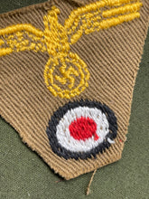 Lade das Bild in den Galerie-Viewer, WW2 German Army M43 Tropical Cap Badge
