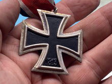 Lade das Bild in den Galerie-Viewer, WW2 German Army Iron Cross 2nd Class Reproduction
