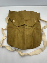 Lade das Bild in den Galerie-Viewer, RARE WW2 British Civil Defence ARP Gas Mask &amp; Bag - In Original Box!!
