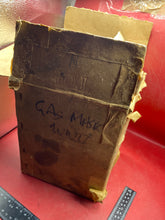 Lade das Bild in den Galerie-Viewer, WW2 British Home Front / Civil Defence Wardens Gas Mask and Box
