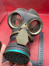 Charger l&#39;image dans la galerie, WW2 British Home Front / Civil Defence Wardens Gas Mask and Box
