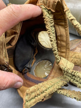 Charger l'image dans la galerie, Original WW2 French Army Gas Mask in Tin - in Superb Condition
