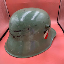 Charger l&#39;image dans la galerie, Original WW1/WW2 German Army Stahlhelm M18 Helmet
